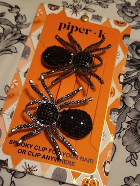 Spider hair clips BRAND new on card